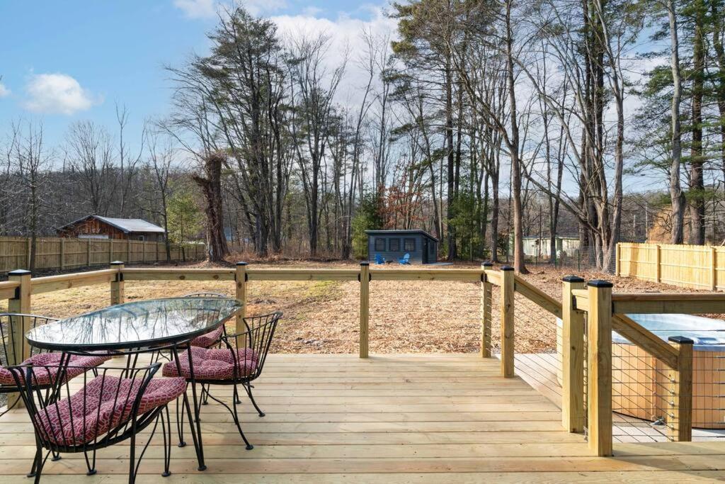 New Paltz Zen Wellness Cabin W/ Hot Tub Exteriör bild